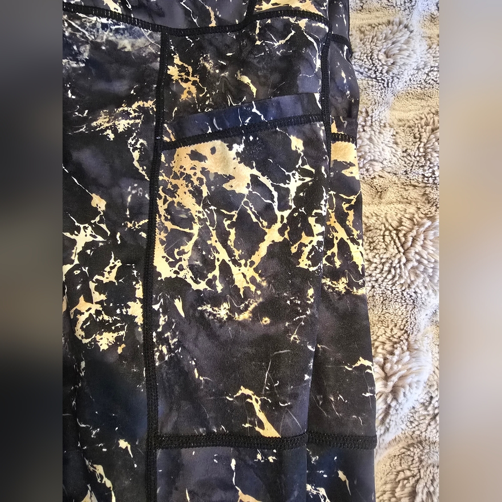Black and Gold Marble Leggings - Picture 3 of 4